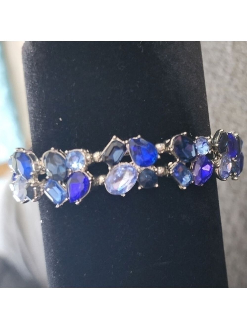 Elegant Blue Gemstone Stretch Bracelet